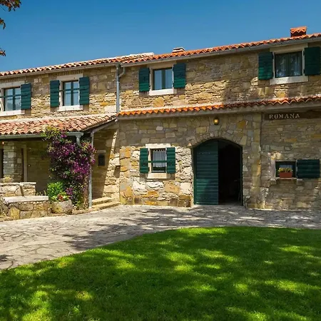 Semesterbostad Mikales *