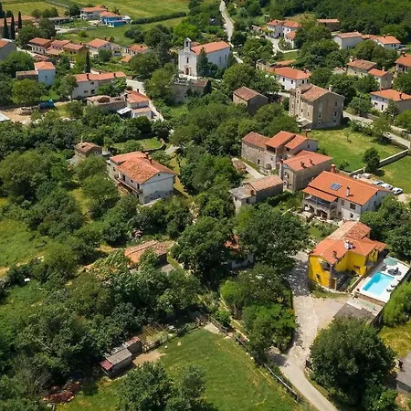 Mikales *